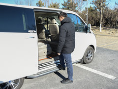 2017款 2.0T 自动商务舱版