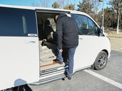 2017款 2.0T 自动商务舱版