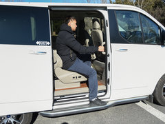 2017款 2.0T 自动商务舱版