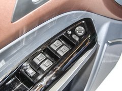 2017款 1.5T 7座自动旗舰型