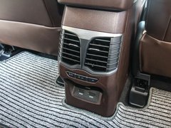 2017款 1.5T 7座自动旗舰型