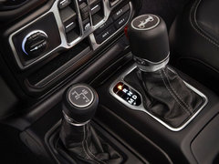 2018款 2.0T Sahara 四门版