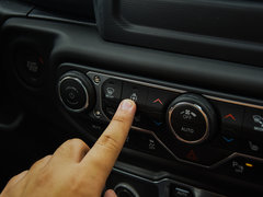 2018款 2.0T Sahara 四门版
