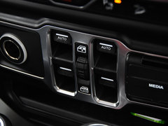 2018款 2.0T Sahara 四门版