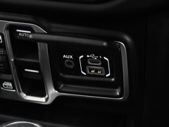 2018款 2.0T Sahara 四门版