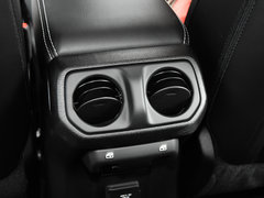 2018款 2.0T Sahara 四门版