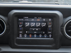 2018款 2.0T Sahara 四门版