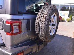 2018款 2.0T Sahara 四门版