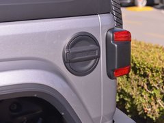 2018款 2.0T Sahara 四门版