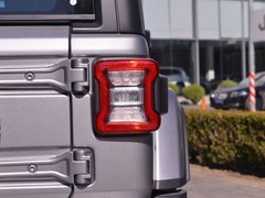 2018款 2.0T Sahara 四门版