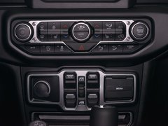 2018款 2.0T Sahara 四门版