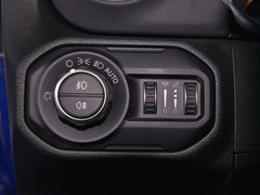 2018款 2.0T Sahara 四门版