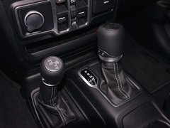 2018款 2.0T Sahara 四门版