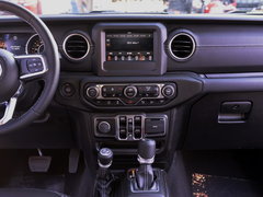 2018款 2.0T Sahara 四门版