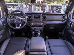 2018款 2.0T Sahara 四门版