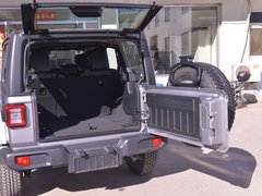 2018款 2.0T Sahara 四门版