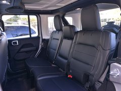 2018款 2.0T Sahara 四门版