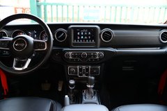 2018款 2.0T Sahara 四门版