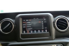 2018款 2.0T Sahara 四门版