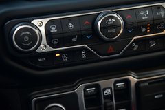 2018款 2.0T Sahara 四门版