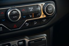 2018款 2.0T Sahara 四门版