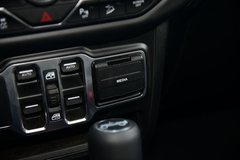 2018款 2.0T Sahara 四门版