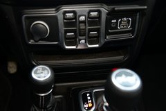2018款 2.0T Sahara 四门版