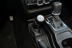 2018款 2.0T Sahara 四门版