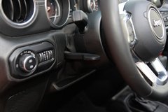 2018款 2.0T Sahara 四门版