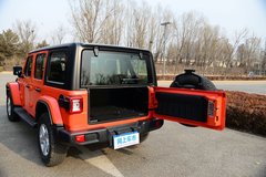 2018款 2.0T Sahara 四门版