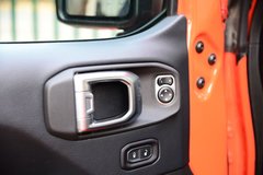 2018款 2.0T Sahara 四门版