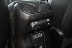 2018款 2.0T Sahara 四门版