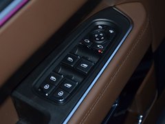 2017款 1.8T 双离合尊贵型贺岁版
