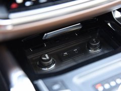 2017款 1.8T 双离合旗舰型贺岁版