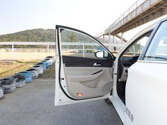 2018款 200T 自动尊贵版