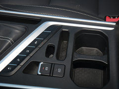 2018款 1.8L 手动4G互联尊贵型