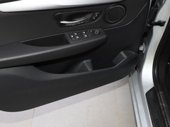 2019款 220i 领先型