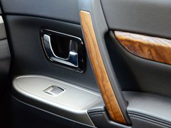 2019款 3.0L 自动尊贵版