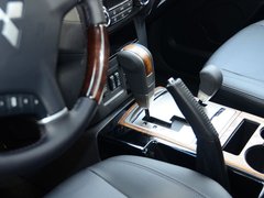 2019款 3.0L 自动尊贵版