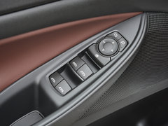 2018款 18T 5座豪华型