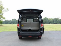 2018款 2.0T 自动行政版 