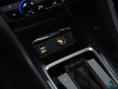 2019款 18T 6座互联尊贵型