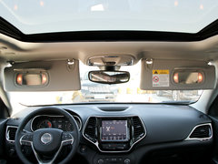 2019款 2.0T 两驱越享版