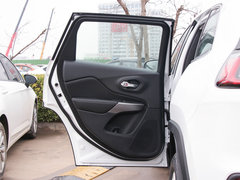 2019款 2.0T 两驱智享版