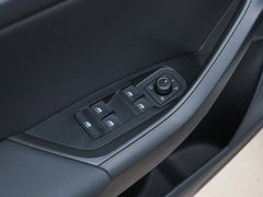 2019款 改款 TSI330 5座两驱舒适版 国VI
