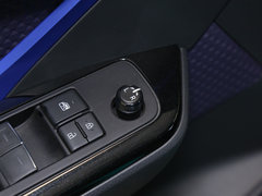 2018款 2.0L 领先天窗版 国VI