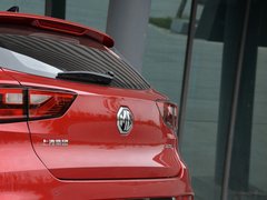 2018款 1.5L 手动65寸巨幕天窗版 国V