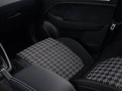 2018款 1.5L 手动65寸巨幕天窗版 国V