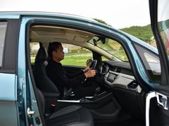 2019款 升级版 1.5L CVT尊贵型