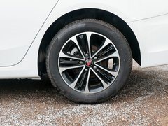 2020款 PLUS 1.6L 手动4G互联荣耀豪华版